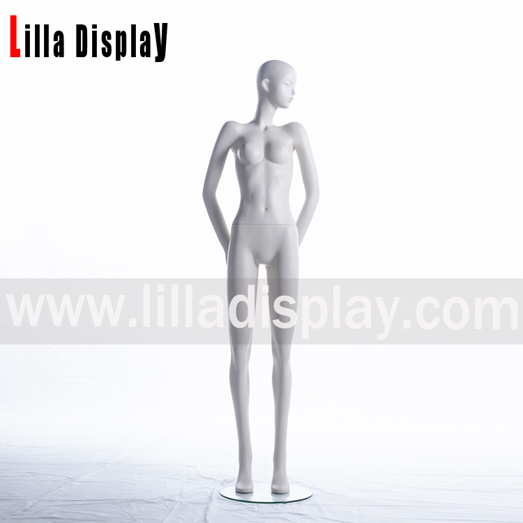 mannequins femminili astratti
