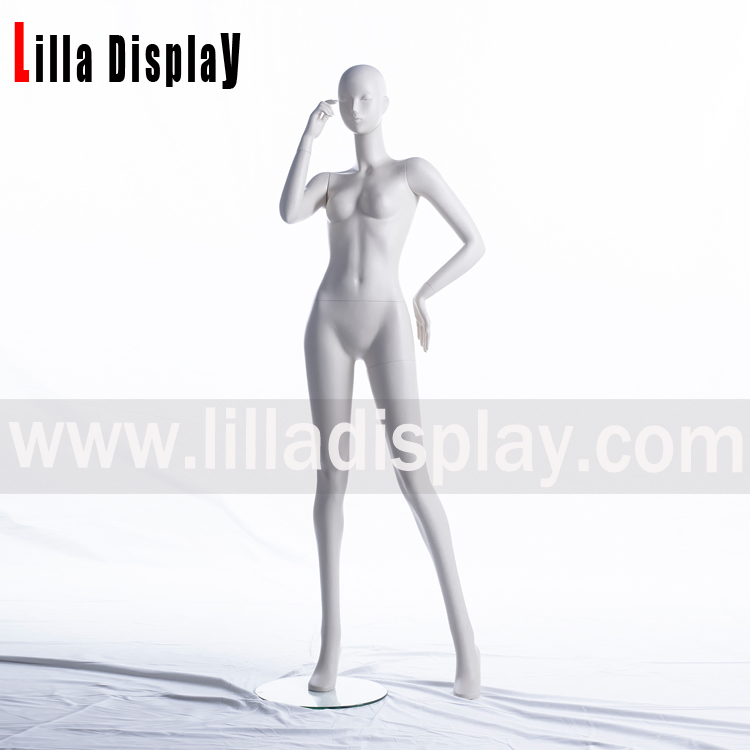mannequins femminili astratti