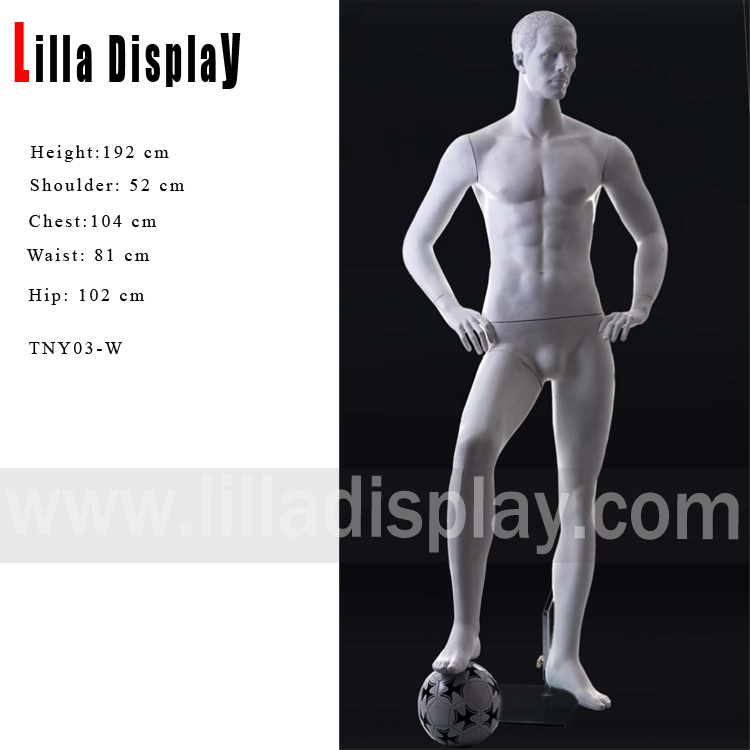íþrótta íþróttamaður fótbolta karlkyns mannequin hægri fótur stíga á boltann sitja TNY03-W