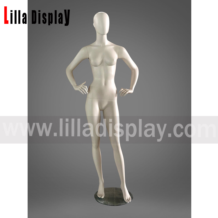 lilladisplay кремовый безликий женский манекен с руками на талии Jax03