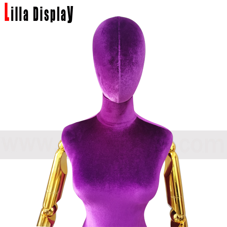 lilladisplay artikulierte goldene Arme goldener Stativsockel Violettes Damenkleid aus Samt von Maria Größe M