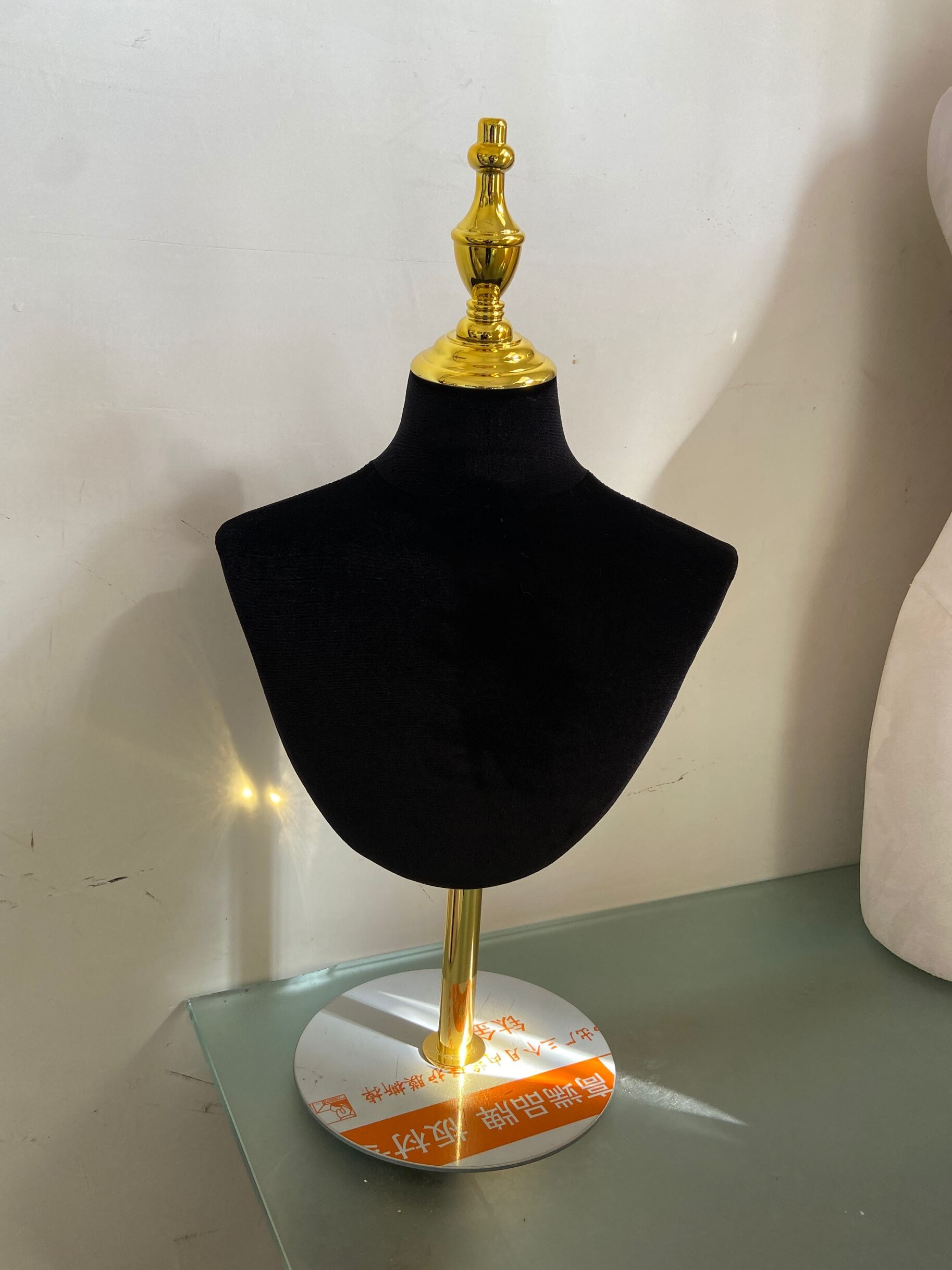 Lilladisplay Manequim de exibição unissex com base dourada de veludo preto ajustável Bust Jolin