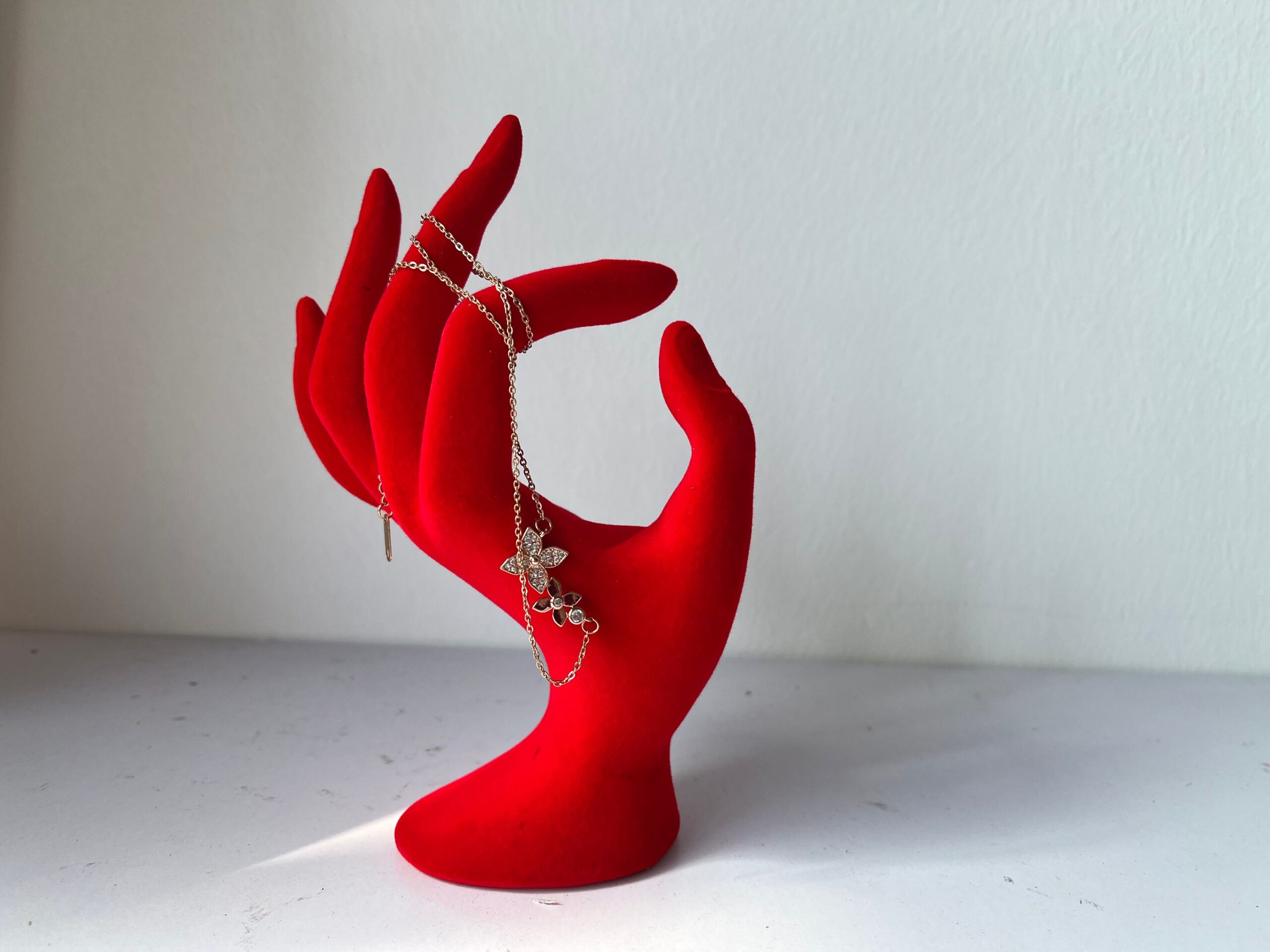 Rubinrød belægning fløjl kvindemannequin display hænder CH01
